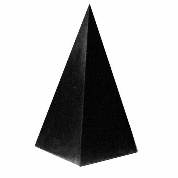 高いピラミッド型オブジェ《シュンガイト》3cm（30g）