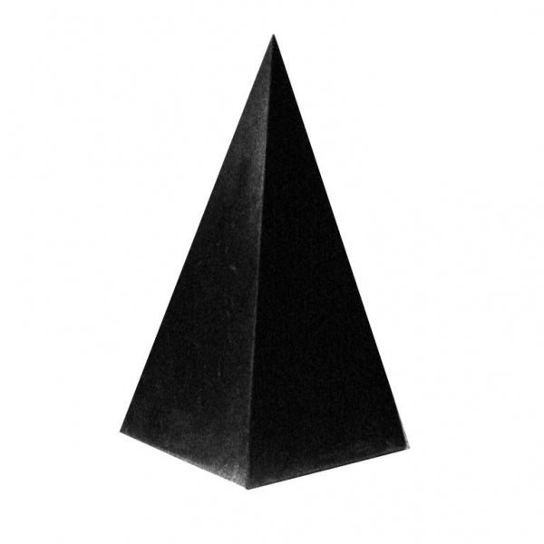 高いピラミッド型オブジェ《シュンガイト》5cm（85g）